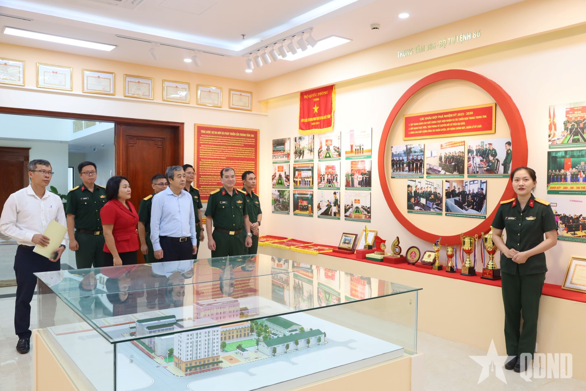 Phó trưởng Ban Tuyên giáo Trung ương Ngô Đông Hải thăm Trung tâm 386